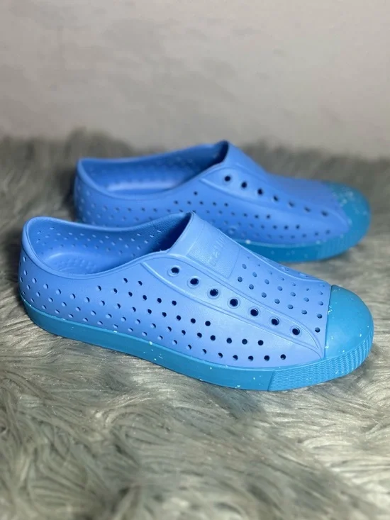 Native Jefferson SlipOn RESTING BLUE/ BRILLIANT BLUE/ SHELL SPECKLES Size J4 - Picture 4 of 10